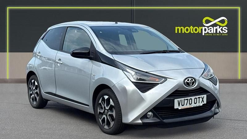 Silver splash metallic Used 2020 Toyota Aygo Trend Hatchback | £11,750 (Fair price) - Image 1/4