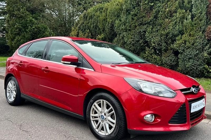 Used Ford Focus Titanium 115 HP (84 kW) 2012 Red Hatchback