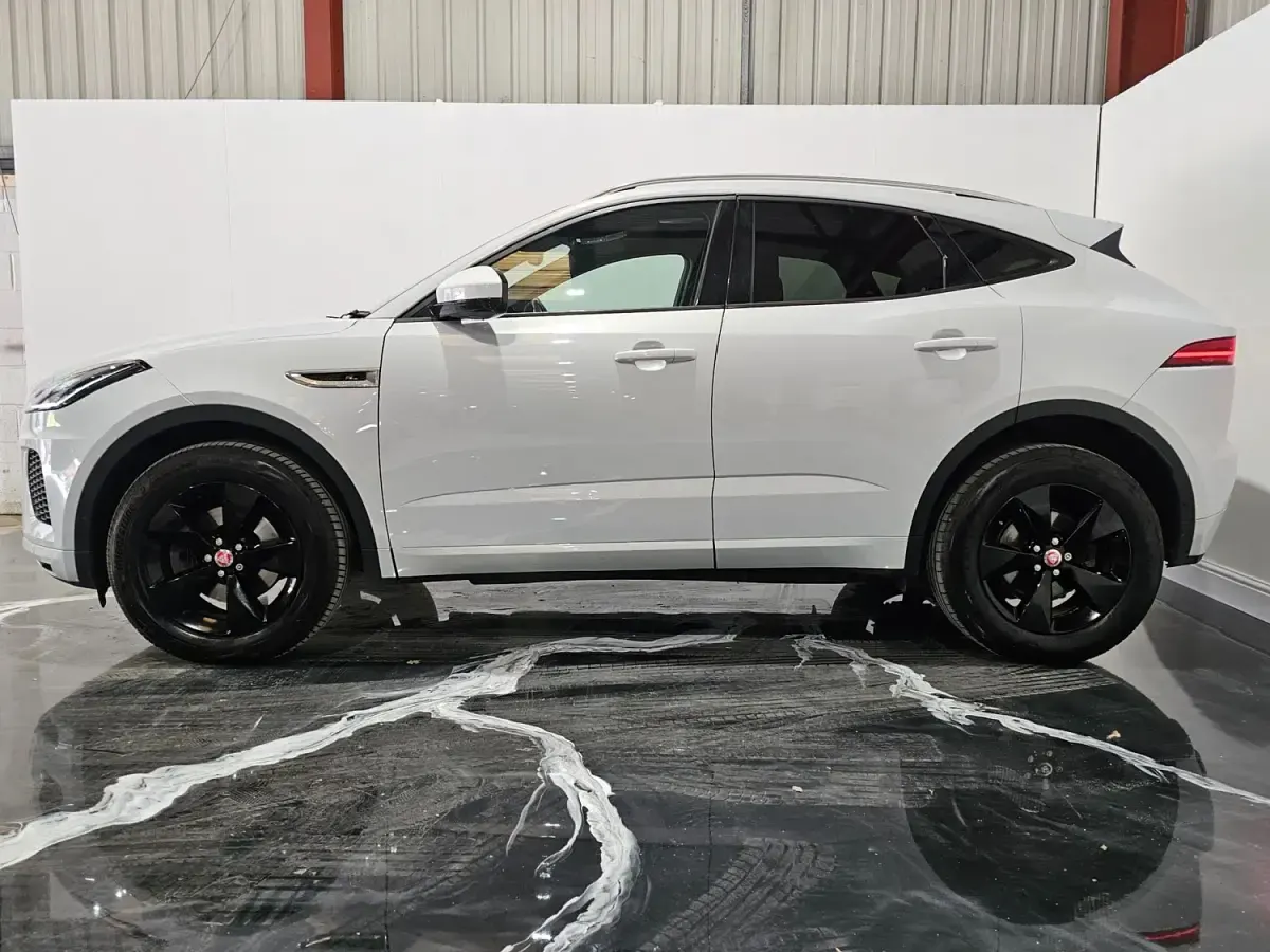 Usado Jaguar E-Pace R-Dynamic 150 HP (110 kW) 2017 Branco SUV