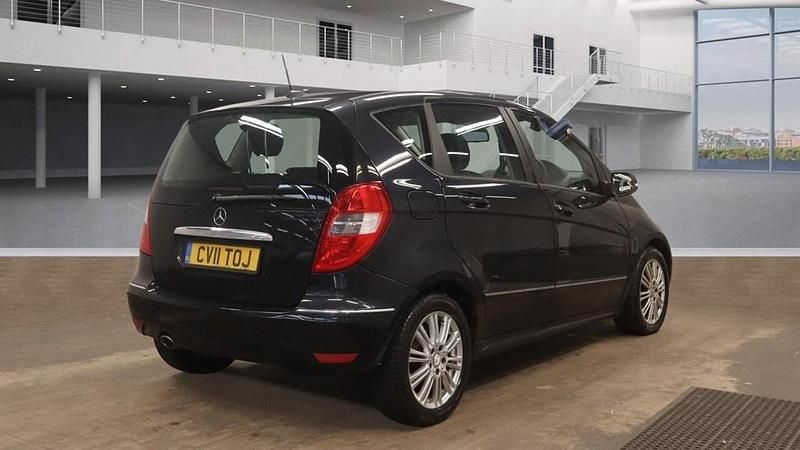 Used Mercedes A160 Elegance 82 HP (60 kW) 2011 Black Hatchback