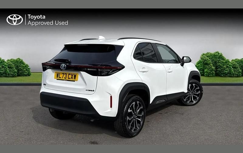 Used Toyota Yaris Cross Design 113 HP (83 kW) 2023 White SUV