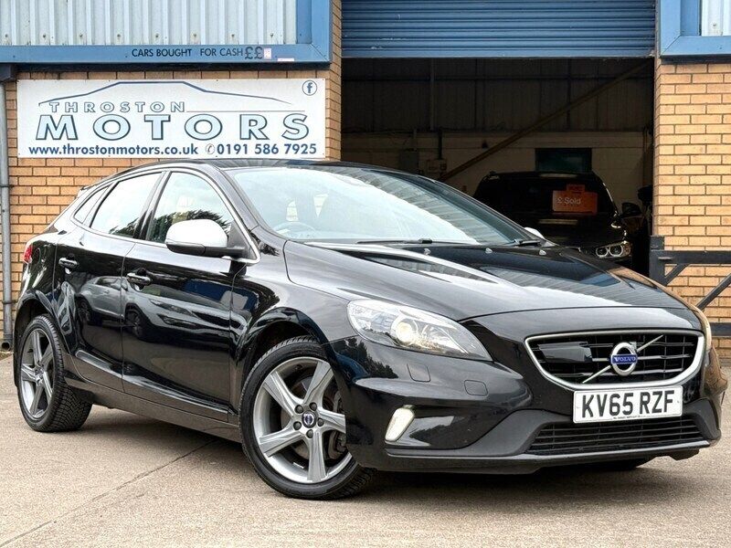 Black Used 2015 Volvo V40 R-Design Estate | £6,795 (Fair price) - Image 1/4