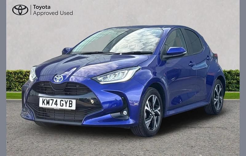 Used Toyota Yaris Hybrid Design 113 HP (83 kW) 2024 Blue Hatchback