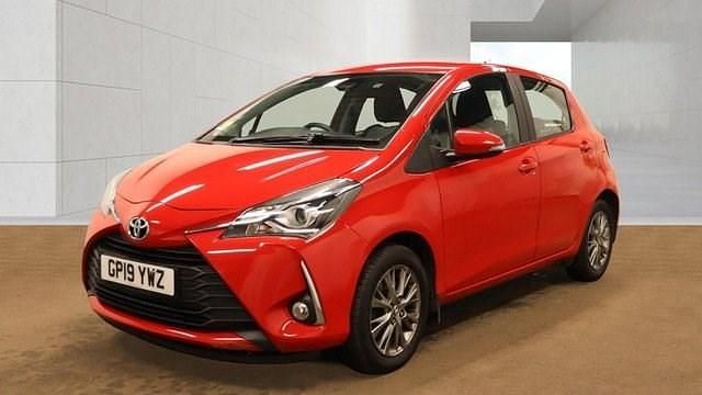Used Toyota Yaris 111 HP (81 kW) 2019 Red Hatchback