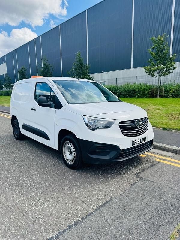 White Used 2019 Vauxhall Combo Edition MPV | £5,990 (Fair price) - Image 1/4