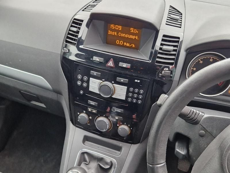 Used Vauxhall Zafira Design Edition 2011 Silver MPV