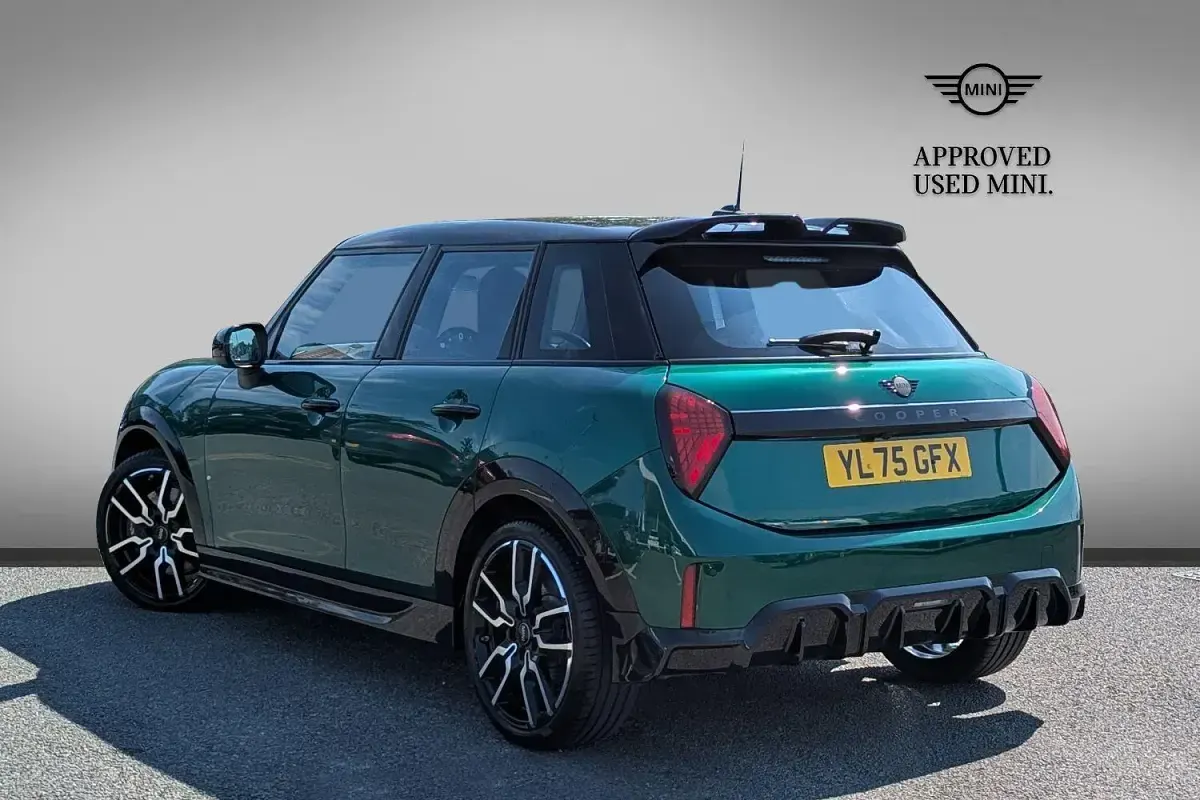 Used Mini Cooper Level 1 113 kW (154 HP) 2026 Green Hatchback