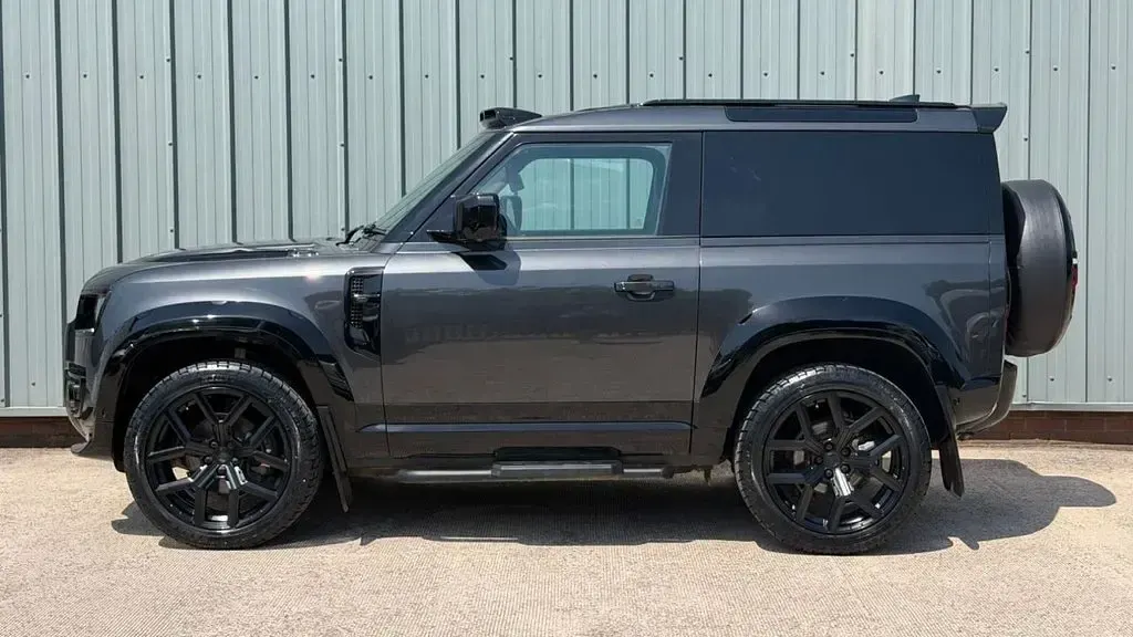 Used Land Rover Defender SE Dynamic 250 HP (183 kW) 2024 Grey SUV