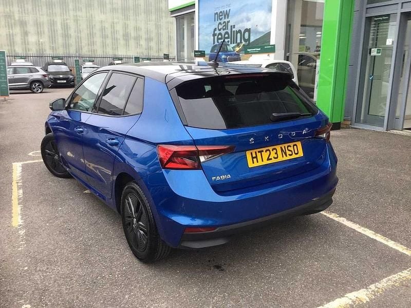 Used Skoda Fabia Colour Edition 59 HP (43 kW) 2023 Race blue metallic black body / magic pearl effect roof Hatchback