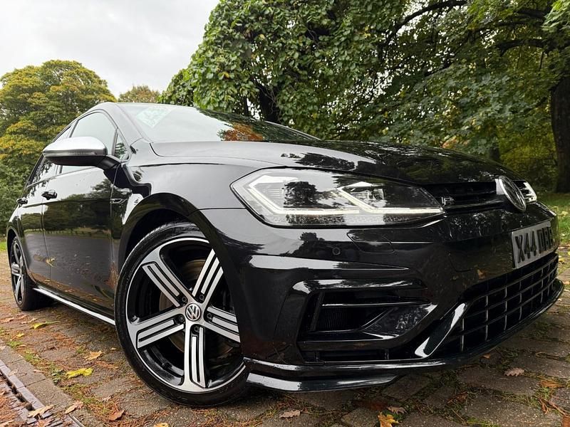 Begagnad VW Golf VII R 300 HK (220 kW) 2020 Svart Halvkombi