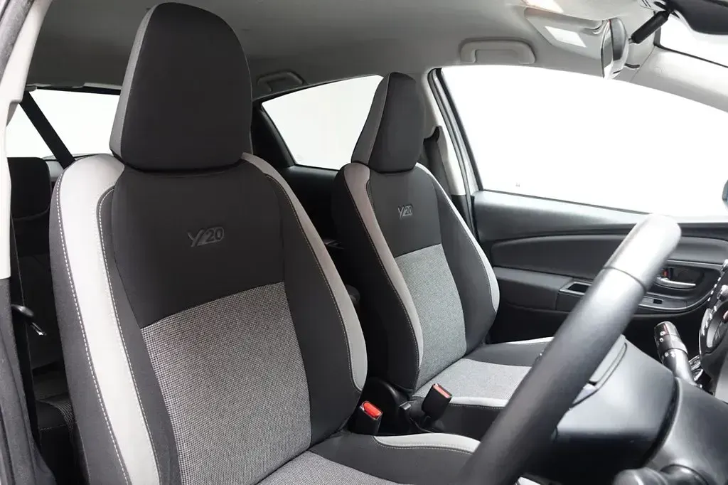 Used Toyota Yaris 111 HP (81 kW) 2019 Silver Hatchback