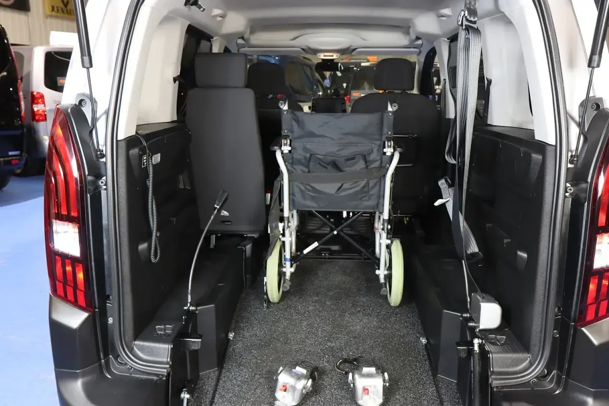 Used Peugeot Rifter Allure Premium 131 HP (96 kW) 2022 Grey MPV