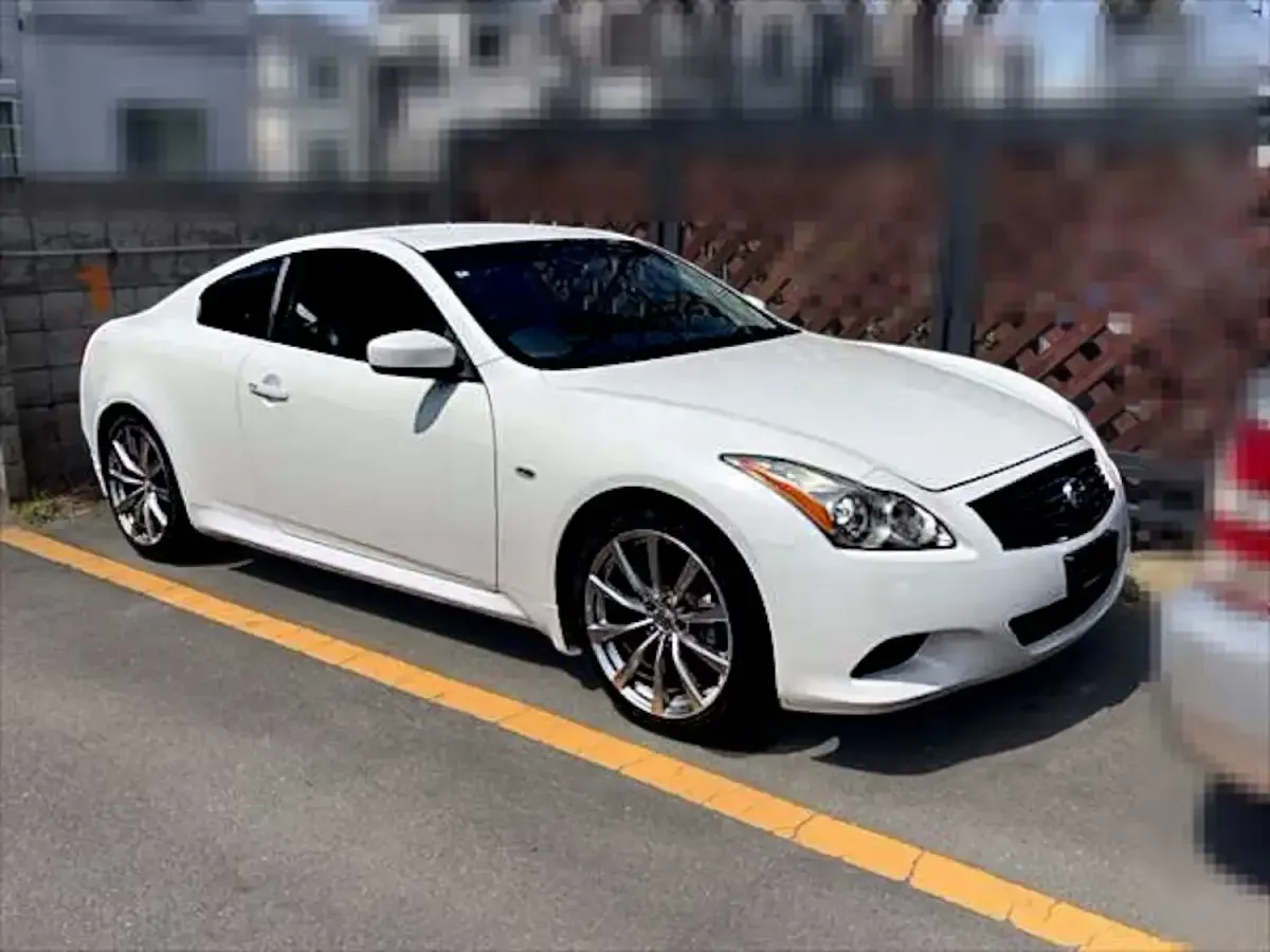 Used Nissan Skyline GT 2008 White Hatchback