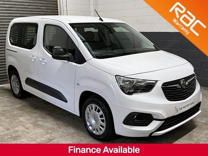 White Used 2022 Vauxhall Combo Edition MPV | £13,850 (Good price) - Image 1/4