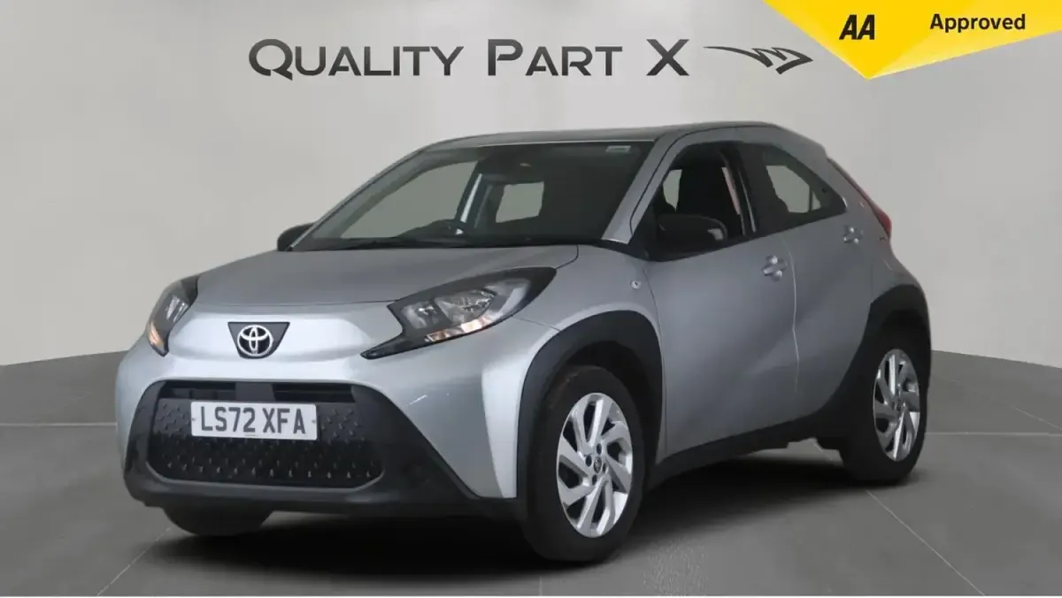 Used Toyota Aygo X PURE 72 HP (52 kW) 2022 Silver SUV