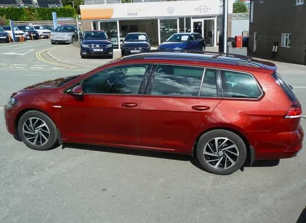 Used VW Golf VII Match 130 HP (95 kW) 2019 Red Estate
