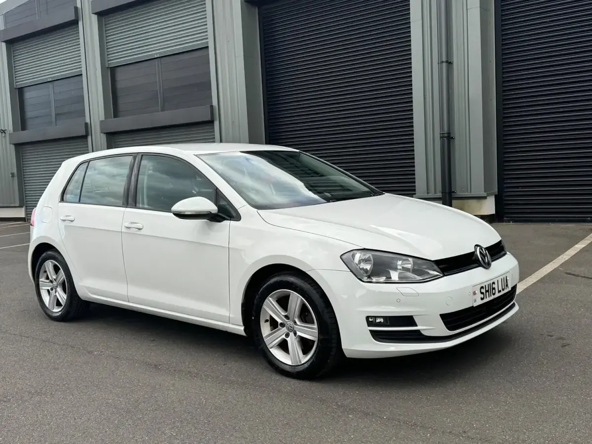 Used VW Golf VII Edition 125 HP (91 kW) 2016 White Hatchback