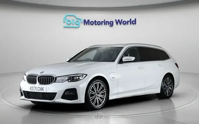 Used BMW 330e M Sport 292 HP (214 kW) 2022 White Estate