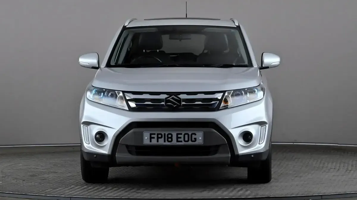 Käytetty Suzuki Vitara SZ5 120 HP (88 kW) 2018 Hopea Katumaasturi