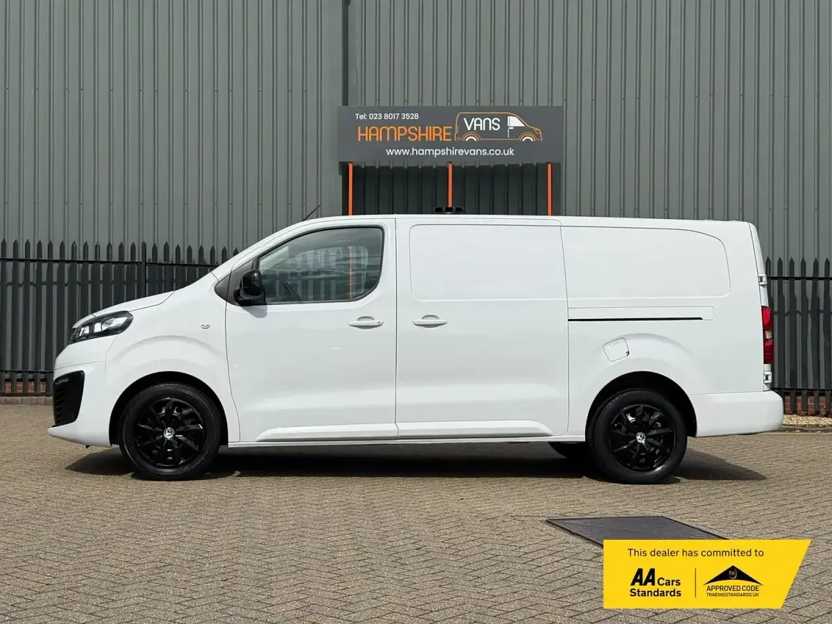 Used Vauxhall Vivaro S 100 HP (73 kW) 2023 White MPV
