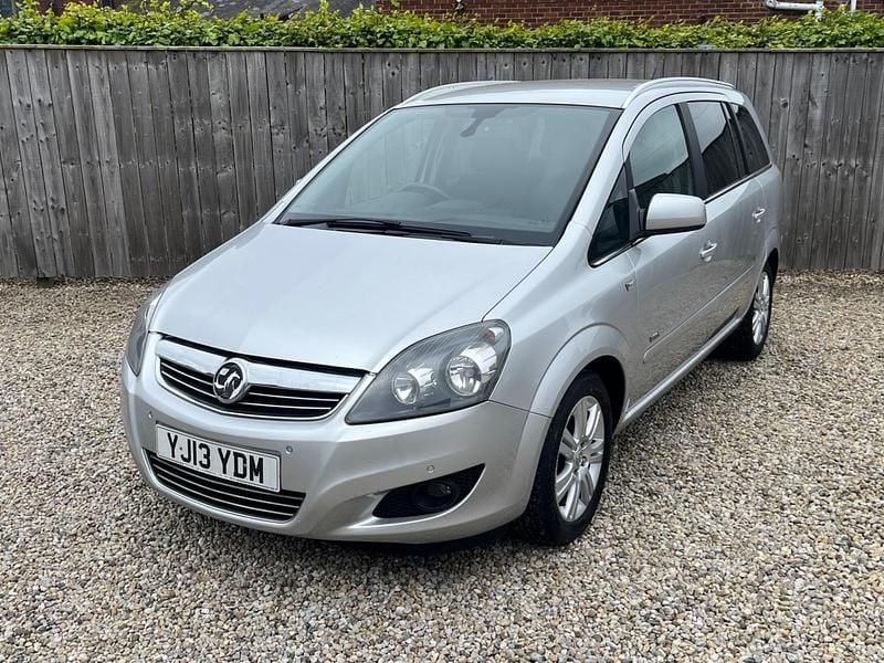 Second-hand Vauxhall Zafira Design Edition 115 CP (84 kW) 2013 Argintiu Monovolum