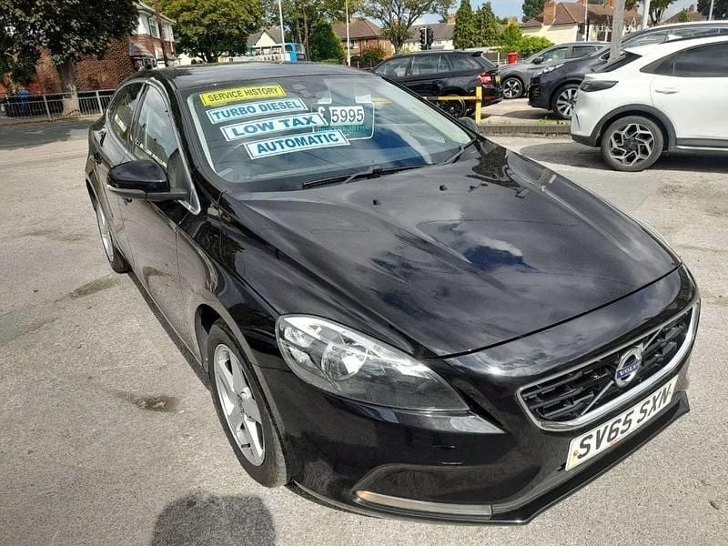 Black Used 2015 Volvo V40 SE Estate | £5,995 (Fair price) - Image 1/4