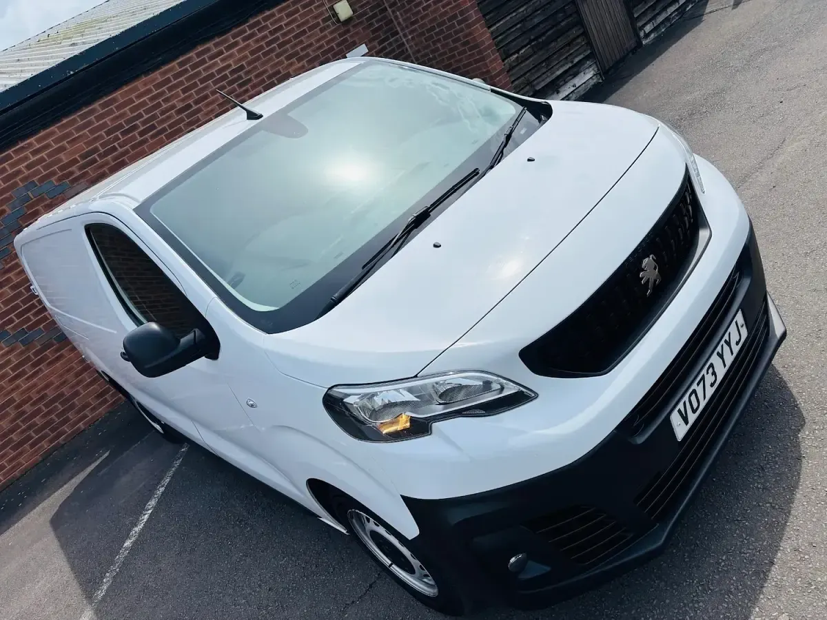 Used Peugeot Expert Premium 142 HP (104 kW) 2023 White Van