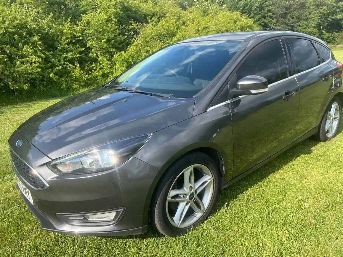 Used Ford Focus Zetec 115 HP (84 kW) 2015 Grey Hatchback