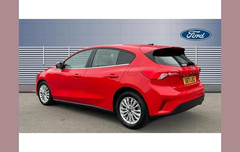 Used Ford Focus Titanium 125 HP (91 kW) 2022 Red Hatchback