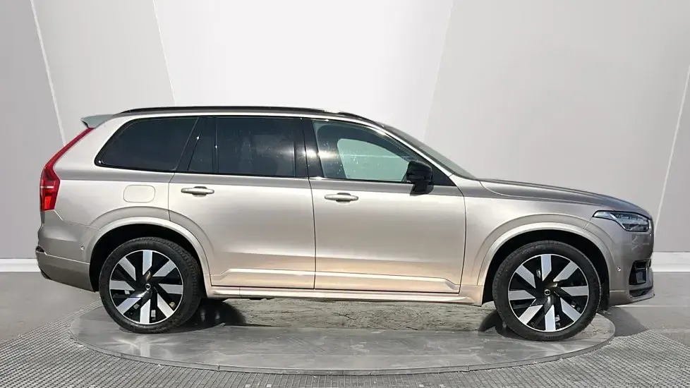 Used Volvo XC90 Ultimate 300 HP (220 kW) 2024 Gold SUV