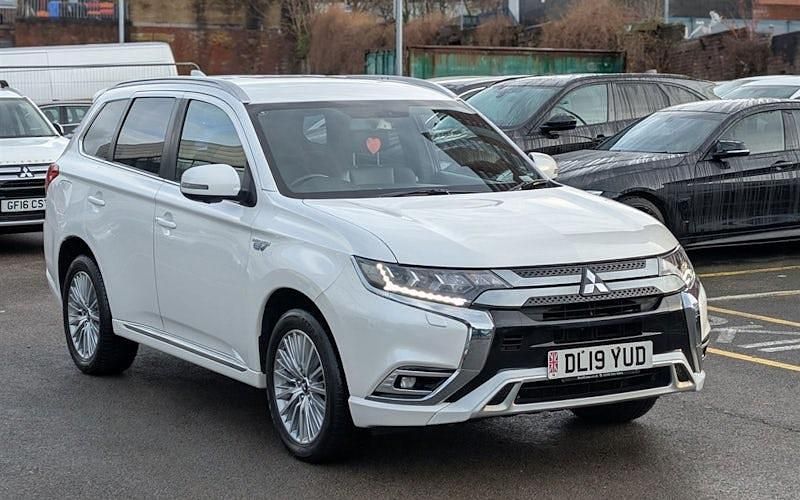 Used 2018 Mitsubishi Outlander P-HEV Estate | £10,800 (Fair price) - Image 1/4