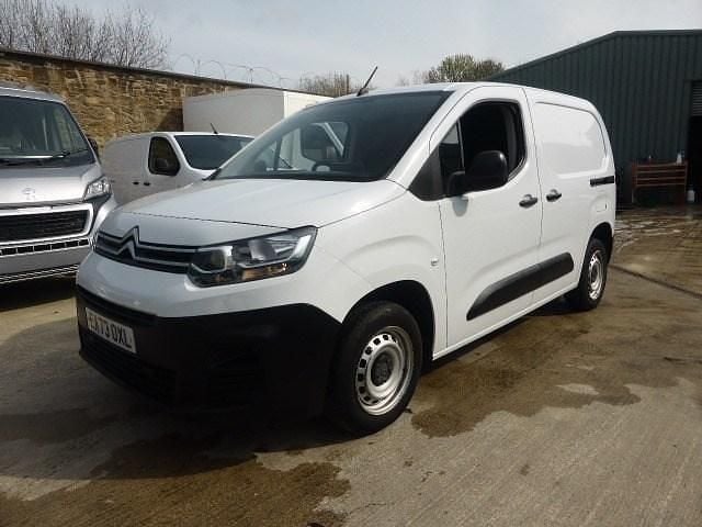 Used Citroën Berlingo 100 HP (73 kW) 2023 White MPV