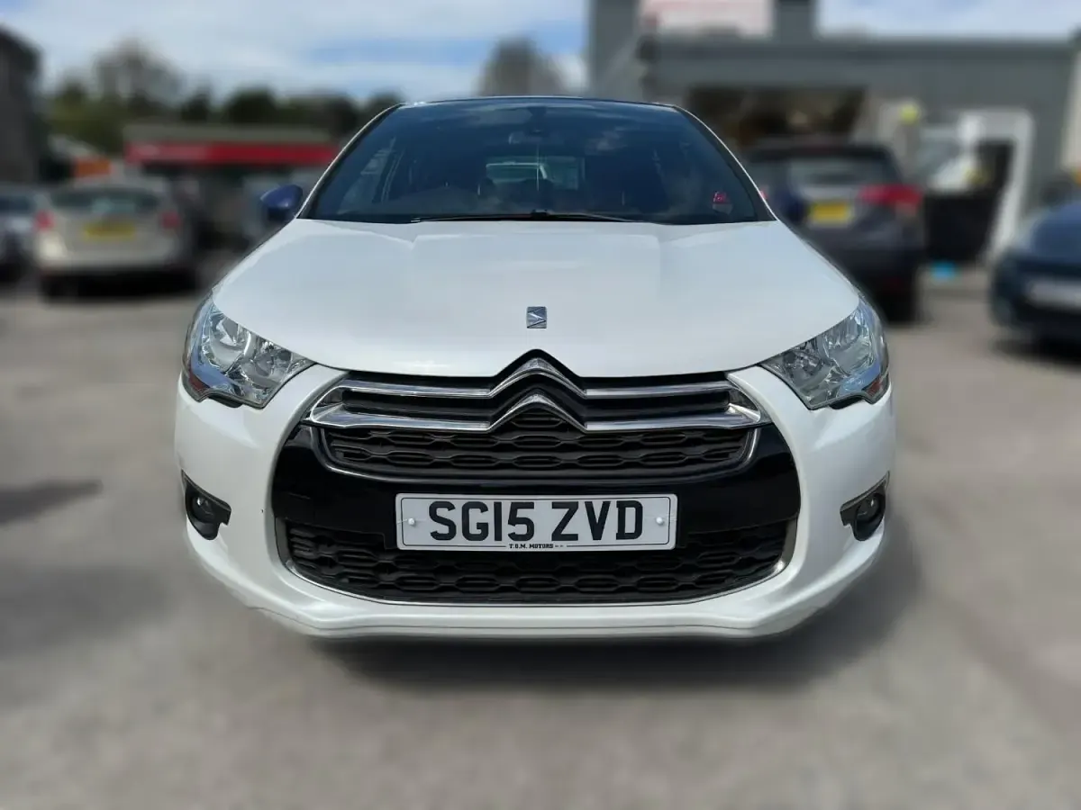 Used Citroën DS4 115 HP (84 kW) 2015 White Hatchback