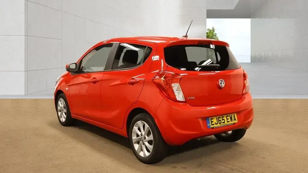Second-hand Vauxhall Viva 75 CP (55 kW) 2015 Roșu Hatchback
