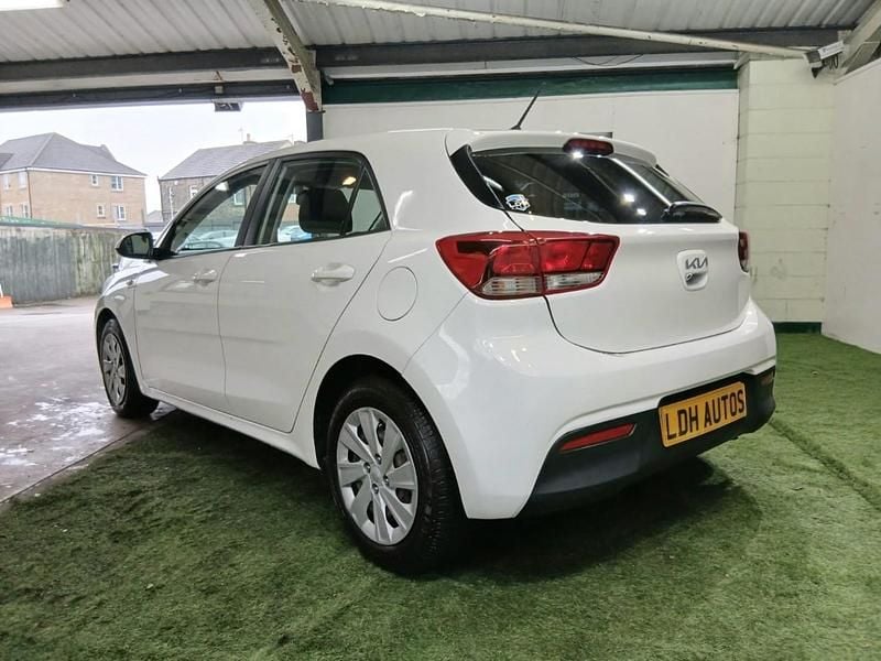 Used Kia Rio 83 HP (61 kW) 2019 White Hatchback