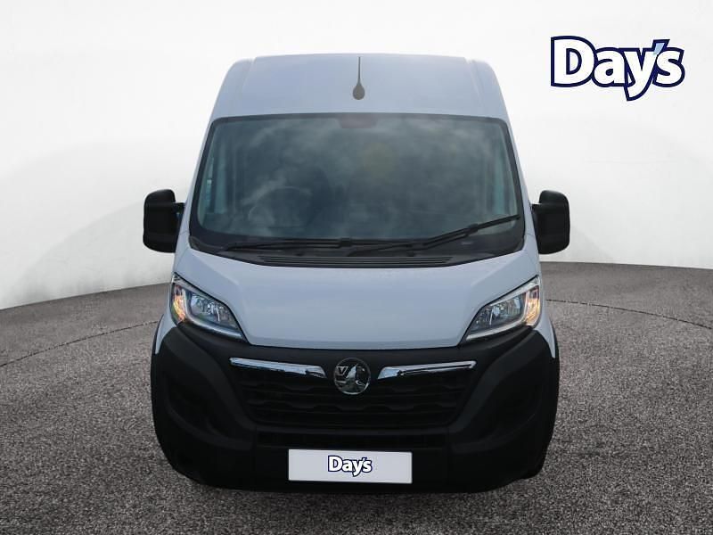 Used Vauxhall Movano 140 HP (102 kW) 2023 White MPV