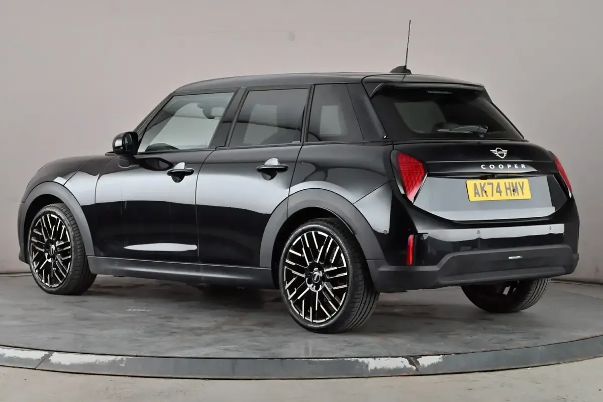 Used Mini Cooper Exclusive 156 HP (114 kW) 2024 Black Hatchback