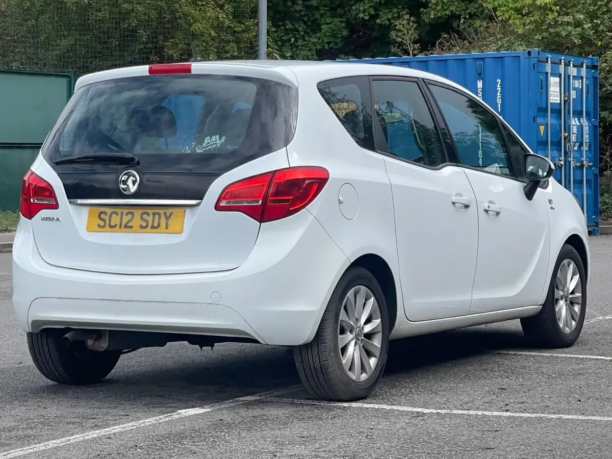 Second-hand Vauxhall Meriva Active 2012 Alb Monovolum