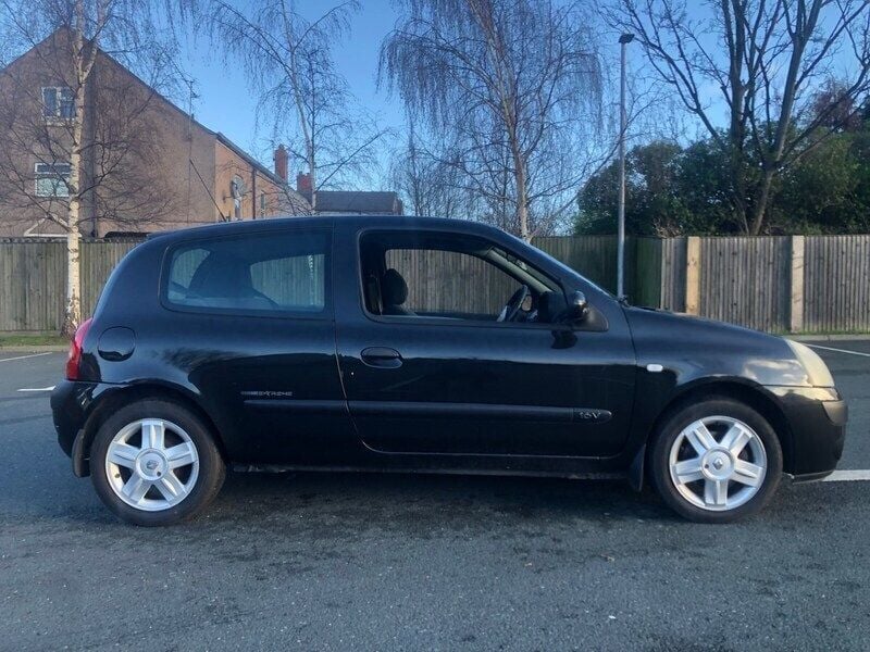 Used Renault Clio II Dynamique 75 HP (55 kW) 2005 Black Hatchback