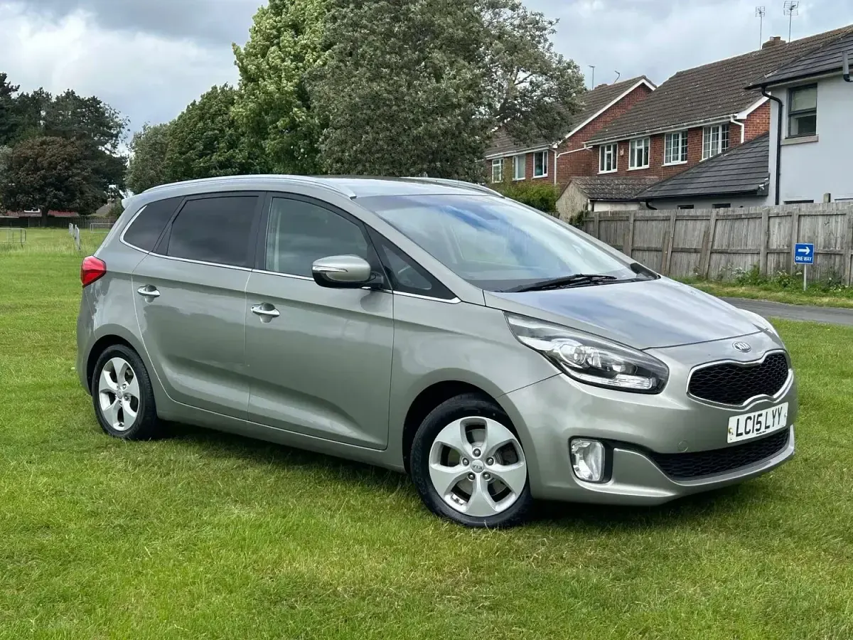 Used Kia Carens 2015 Silver MPV
