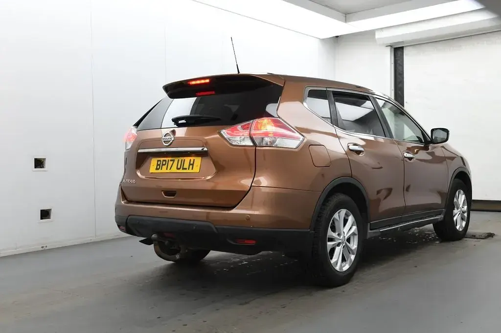 Used Nissan X-Trail Acenta 130 HP (95 kW) 2017 Orange SUV
