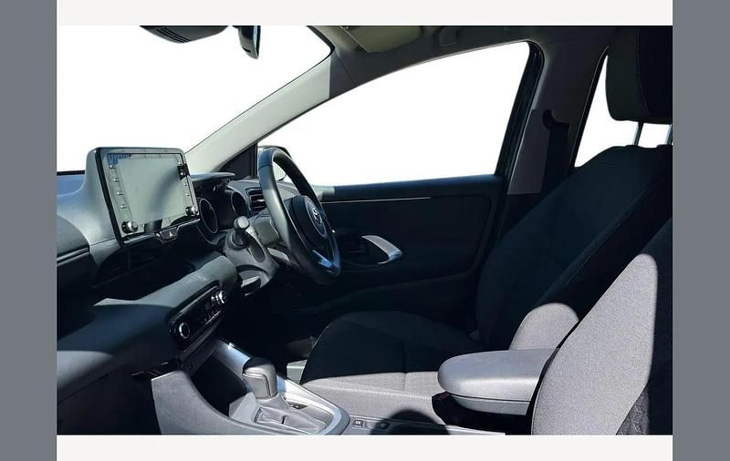 Used Toyota Yaris Hybrid Design 116 HP (85 kW) 2023 Black Hatchback