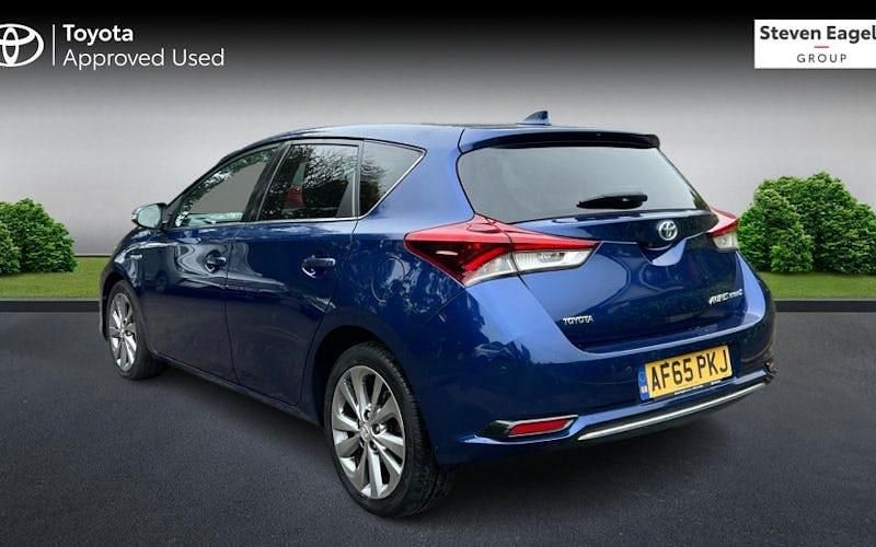 Used Toyota Auris Hybrid 136 HP (100 kW) 2016 Hatchback
