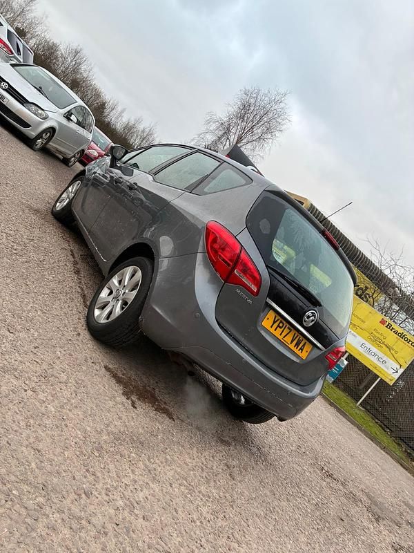 Used Vauxhall Meriva 100 HP (73 kW) 2017 Grey MPV