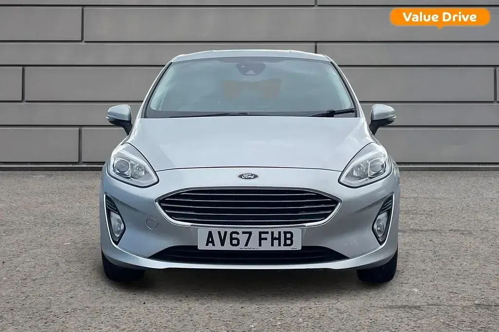 Usado Ford Fiesta Zetec 2017 Plateado Utilitario