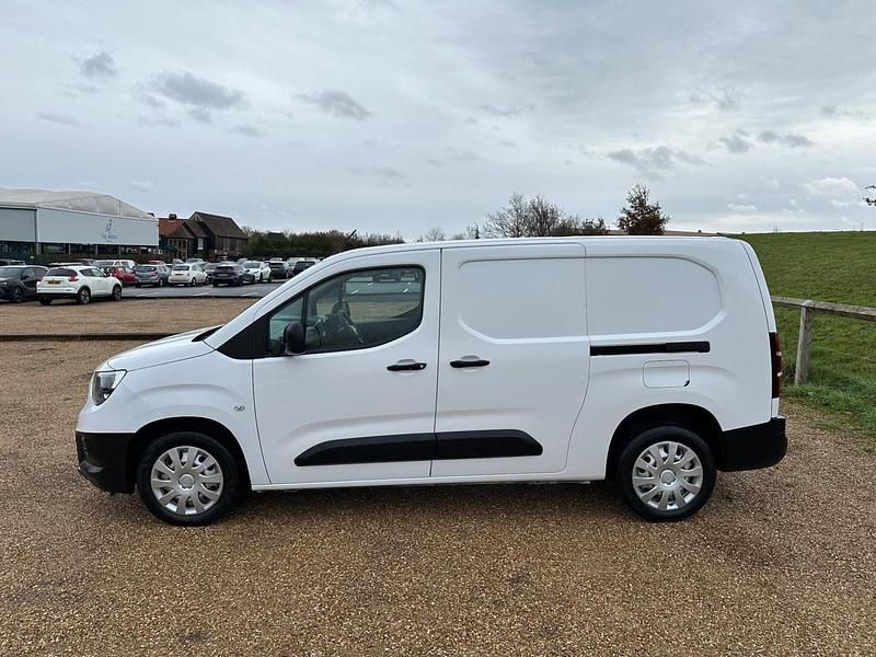 Second-hand Vauxhall Combo 100 CP (73 kW) 2021 Alb Van