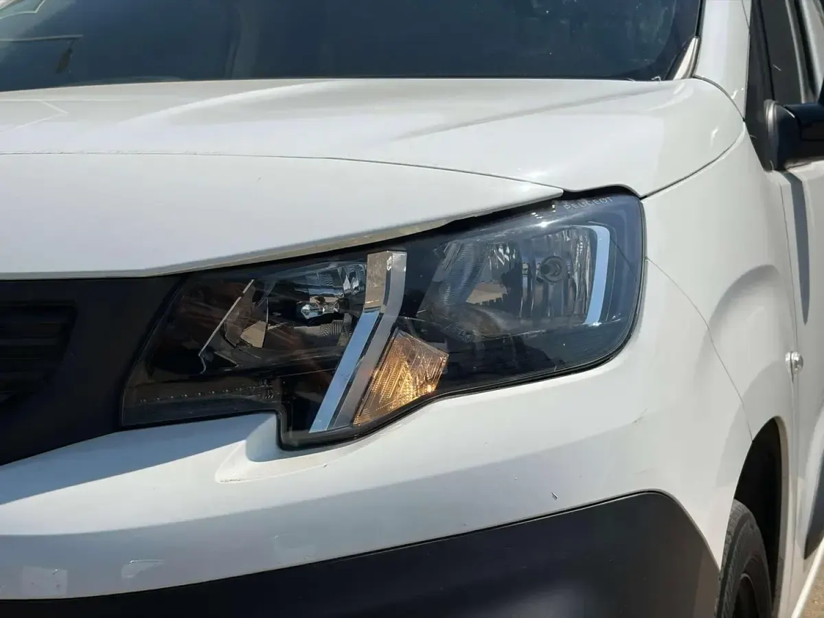 Used Peugeot Partner Premium 2022 White MPV