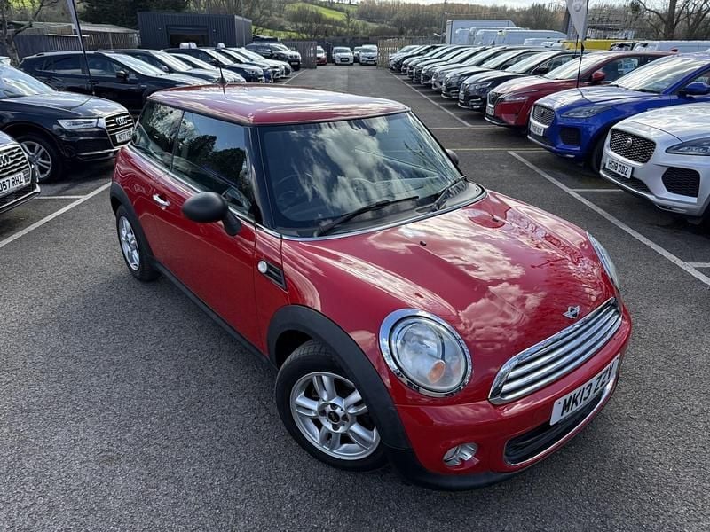 Begagnad Mini ONE Hatch 2013 Röd Halvkombi