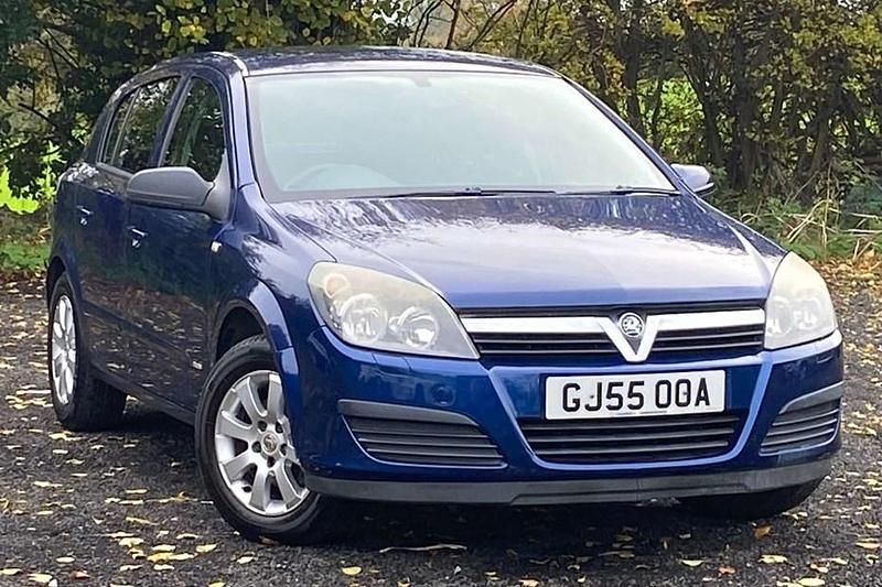 Blue Used 2005 Vauxhall Astra Club Hatchback | £1,999 (Fair price) - Image 1/1