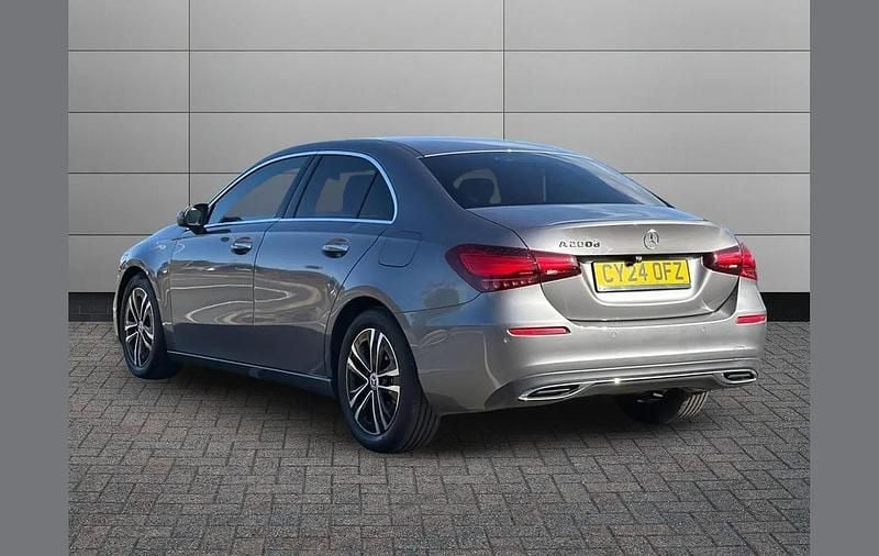 Usado Mercedes A200 Executive 150 HP (110 kW) 2024 Cinzento Sedan